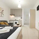 Tiffany Apartment *
